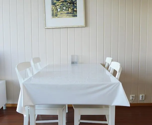 Rorbuer Og Havhotell * Sula